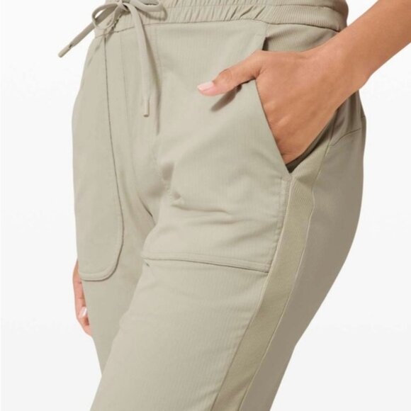 2020-Lululemon Beyond the Studio JoggerLight Sage size 6 - Picture 2 of 11